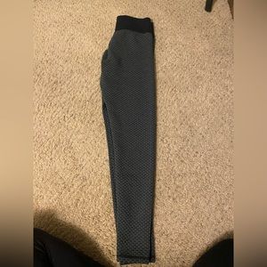 Grey butt scrunch leggings , still like new